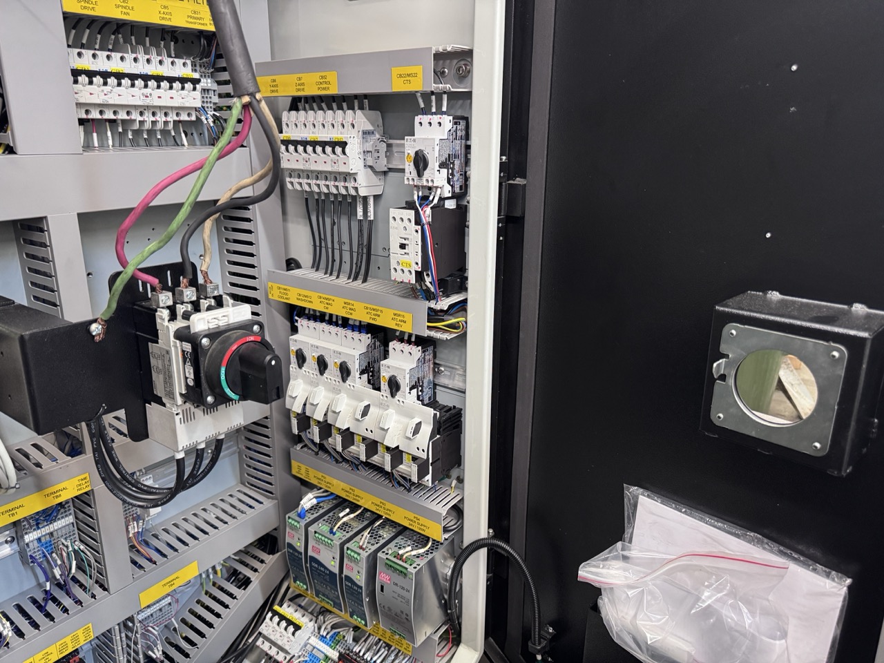 Hurco VMX-42Di CNC VMC, 2019 - WinMax Software, Chiller, Low Hours, Under Power Ready for Inspection - Image 29