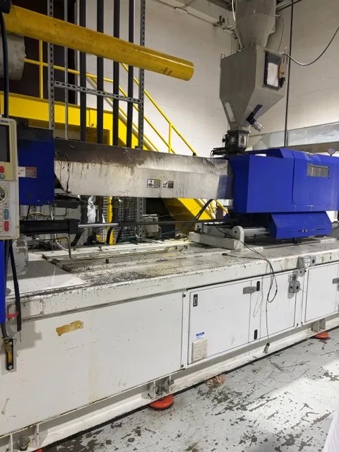 650 Ton 89.6 oz Shot Size Van Dorn 650HT-4300 Injection Molding Machine, 2006 - Image 4
