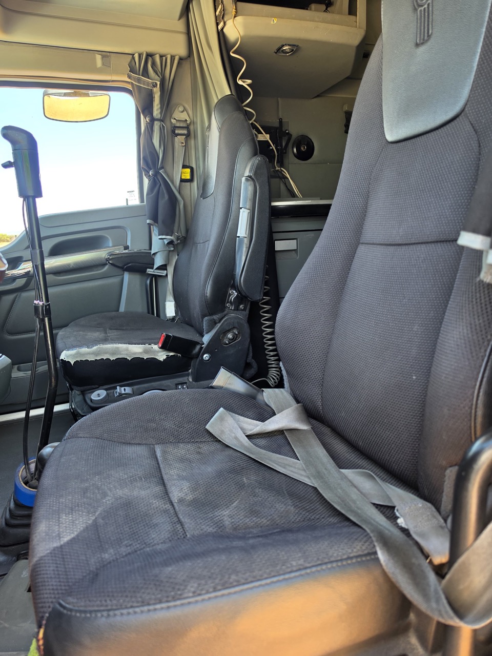 Kenworth T680 Raised Roof Sleeper, 2018 - Cummins ISX Engine - Image 34