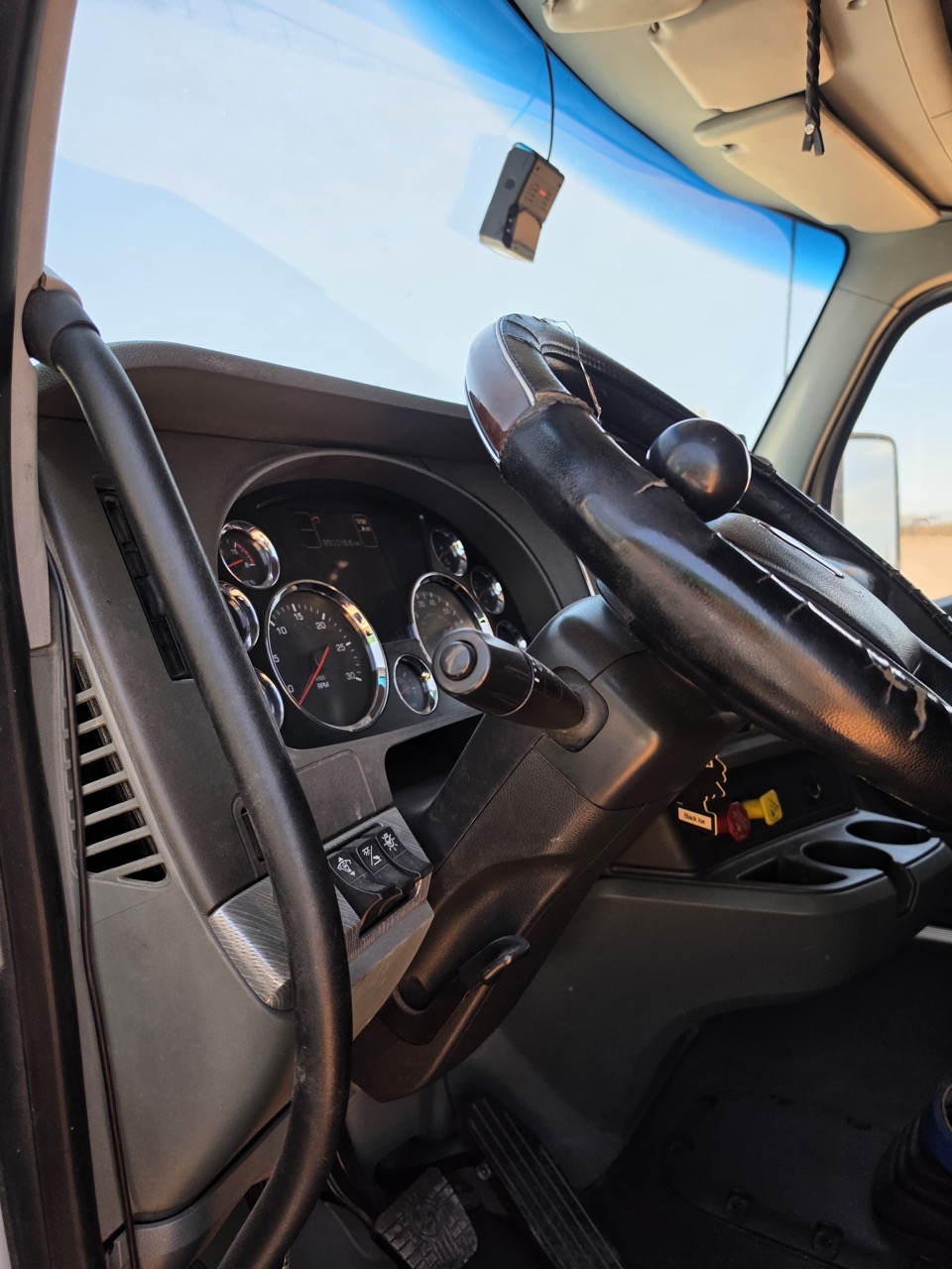Kenworth T680 Raised Roof Sleeper, 2018 - Cummins ISX Engine - Image 35