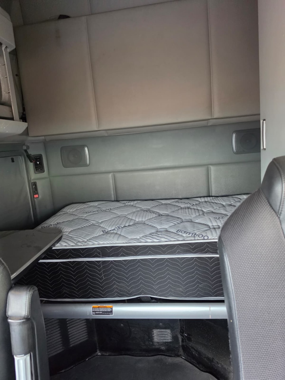 Kenworth T680 Raised Roof Sleeper, 2018 - Cummins ISX Engine - Image 36