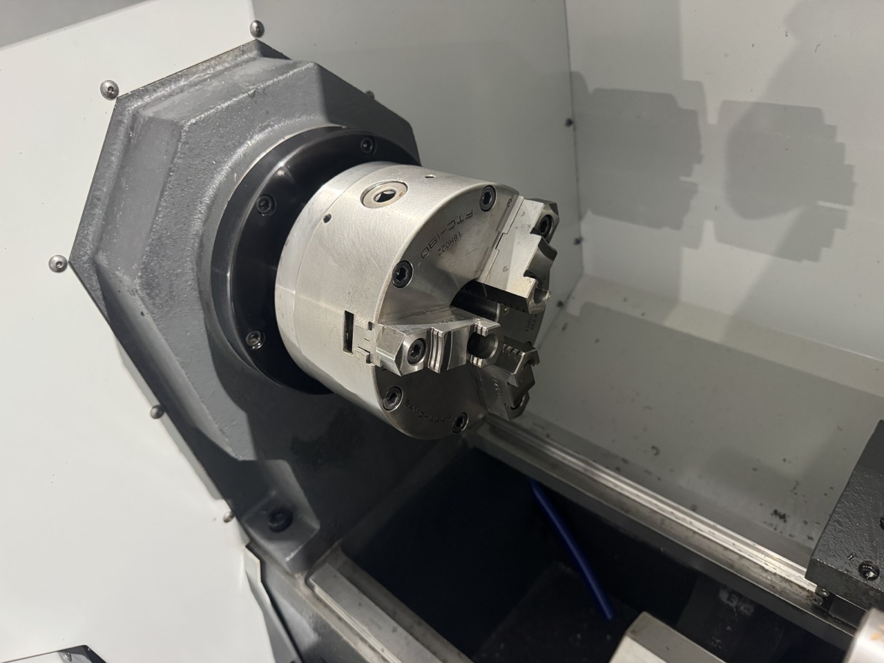 Haas TL-1 CNC Lathe, 2018 - 4 Station Tool Post, Tailstock, Rotating Coolant, Hand Wheels - Image 4