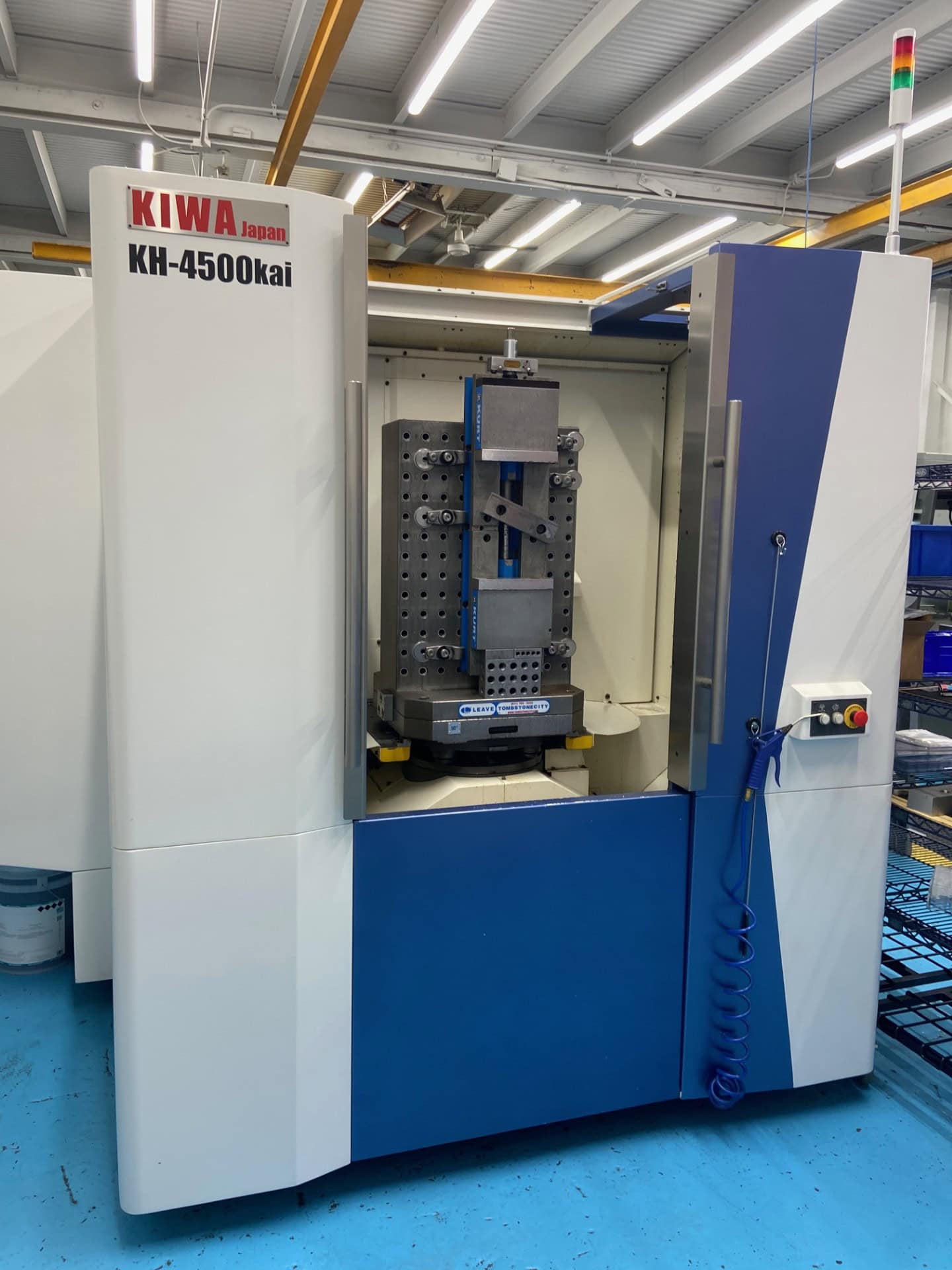 Kiwa KH4500 Kai HMC, 2019 - 4th-Axis, Through Spindle Coolant, Renishaw Probing, Chip Conveyor