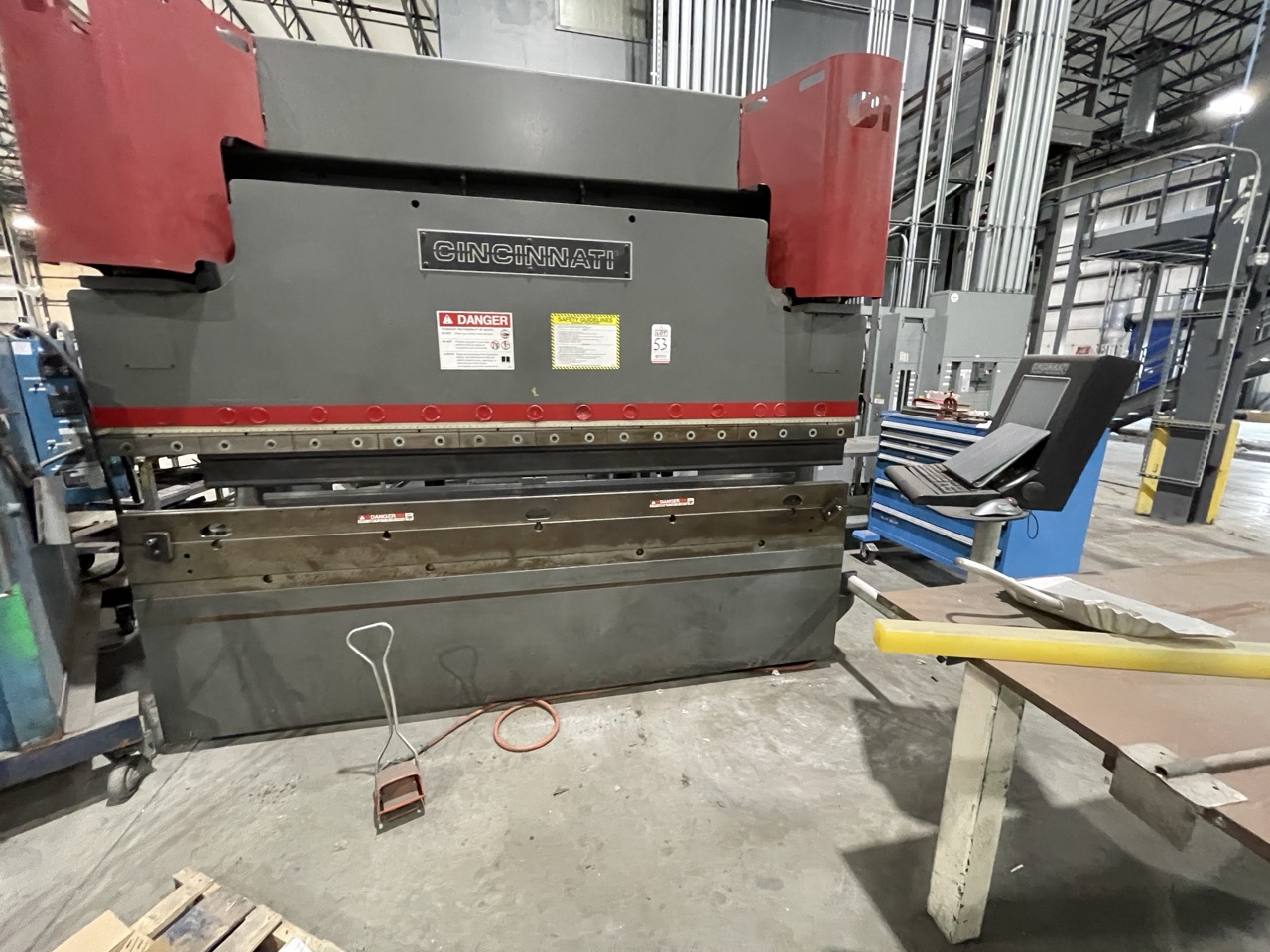 90 Ton x 10' CINCINNATI 90BX 10 CNC PRESS BRAKE, 2015 - X axis with Wilson tooling