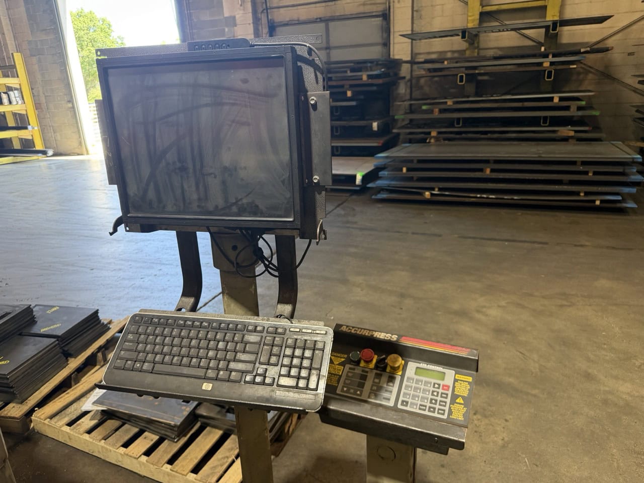 130 Ton x 8' Accurpress 71308 Hydraulic Press Brake, 1999 - Image 2