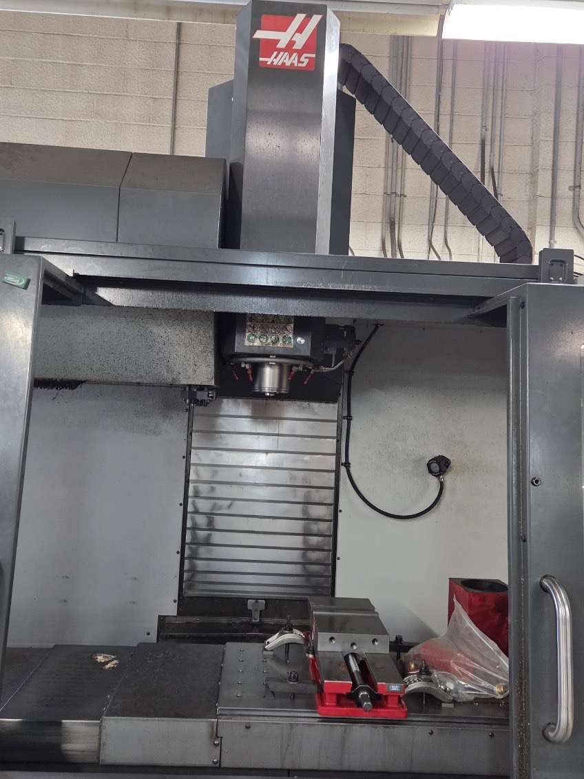 Haas VF-3YT VMC, 2022 - 4th-Axis Wired, Chip Auger, Probing, Cool Through Spindle - Image 2