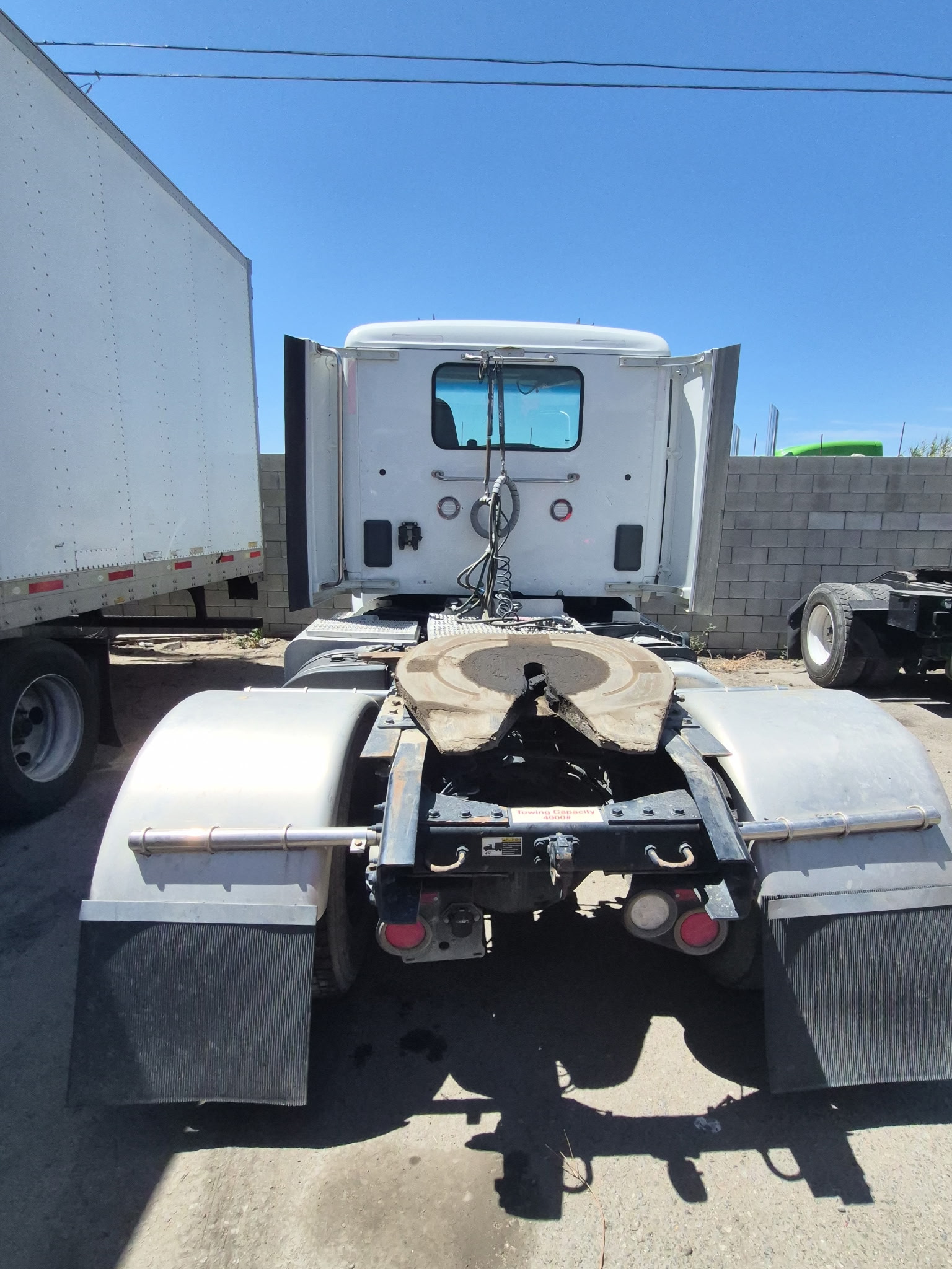 Peterbilt 579 Day Cab Semi Truck, 2022 – Tandem Axle, Diesel, Class 8 Tractor - Image 3