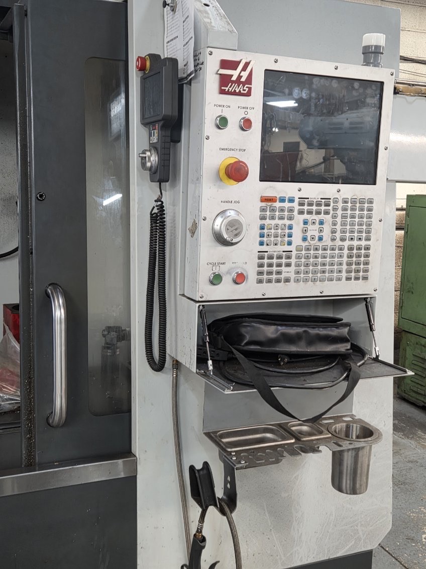 Haas VF-3YT VMC, 2022 - 4th-Axis Wired, Chip Auger, Probing, Cool Through Spindle - Image 3