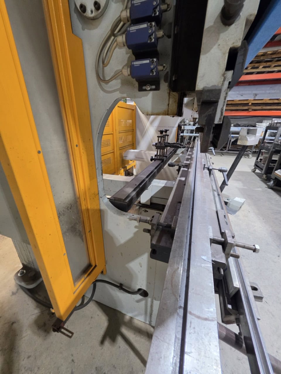 65 Ton x 8' Knuth AHK D 2660 Hydraulic Press Brake, 2010 - Backgauge, Tooling - Image 5
