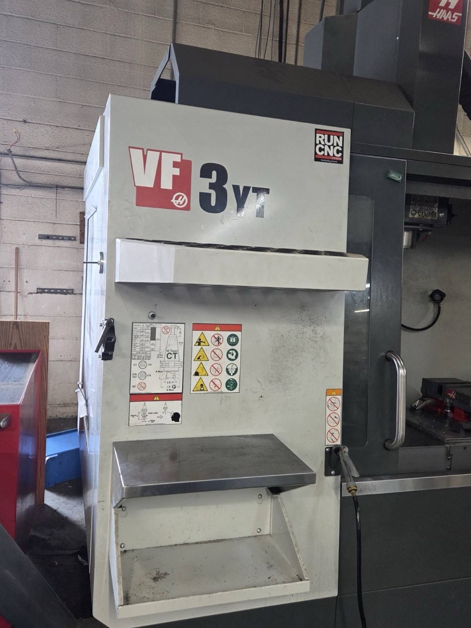 Haas VF-3YT VMC, 2022 - 4th-Axis Wired, Chip Auger, Probing, Cool Through Spindle - Image 5