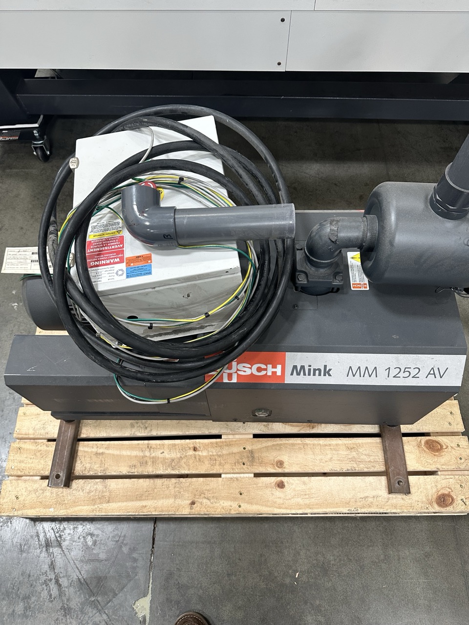 9' x 10' AXYZ Infinite 8010 CNC Router, 2019 - Vacuum Pump - Image 7