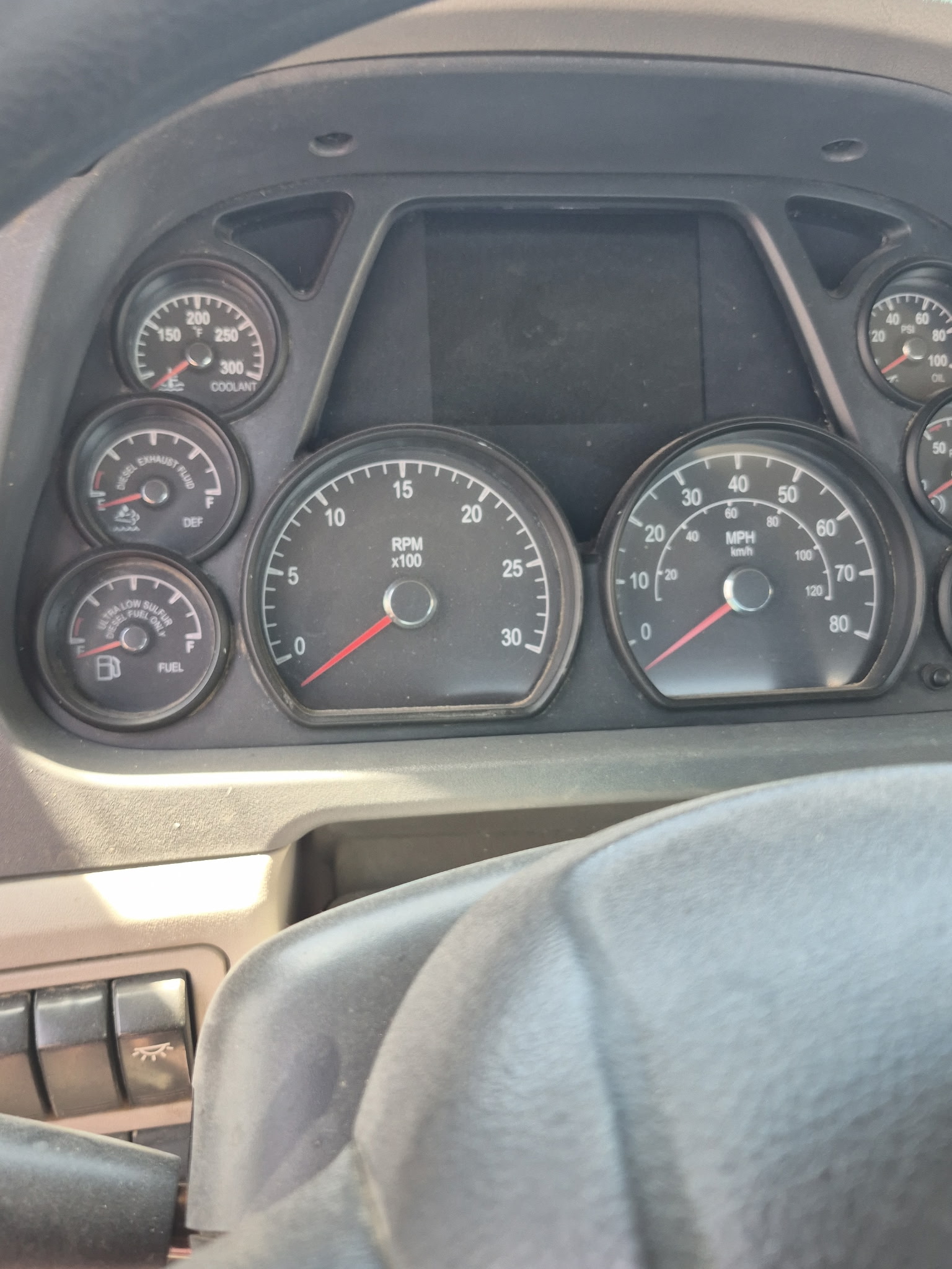 Peterbilt 579 Day Cab Semi Truck, 2022 – Tandem Axle, Diesel, Class 8 Tractor - Image 5