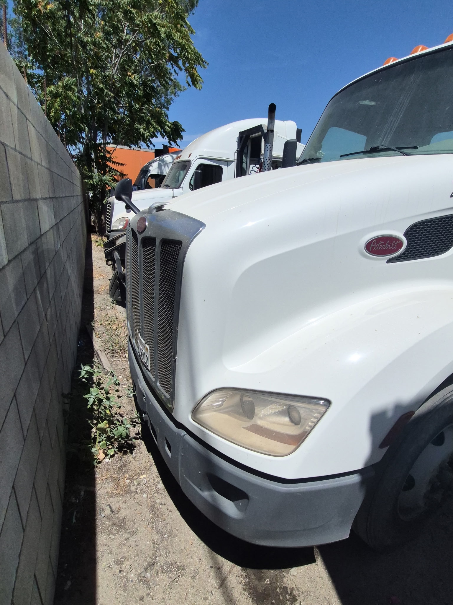 Peterbilt 579 Day Cab Semi Truck, 2022 – Tandem Axle, Diesel, Class 8 Tractor - Image 8