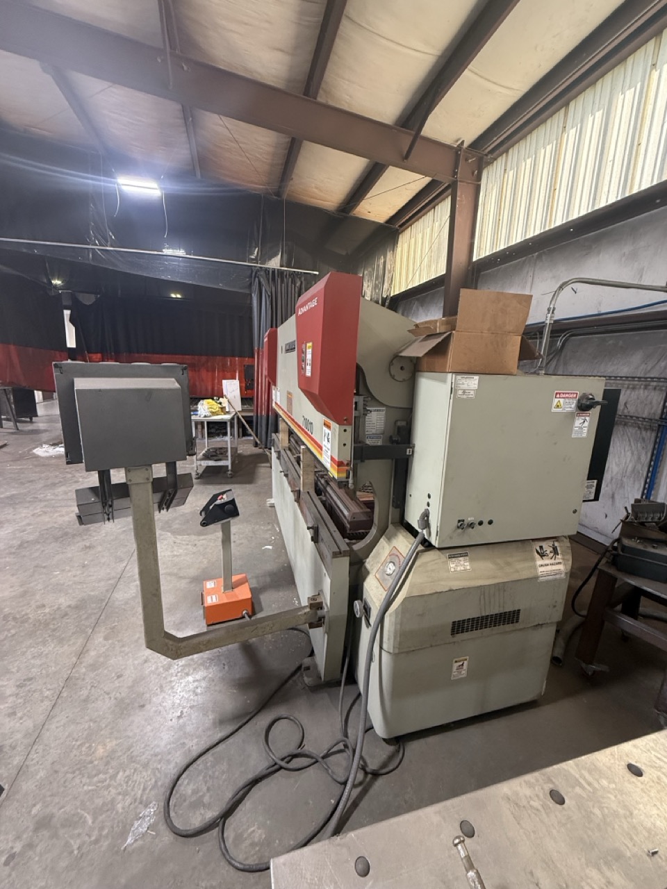 100 Ton x 10' Accurpress 710010 Press Brake, 2016 - Advantage Package - Image 4