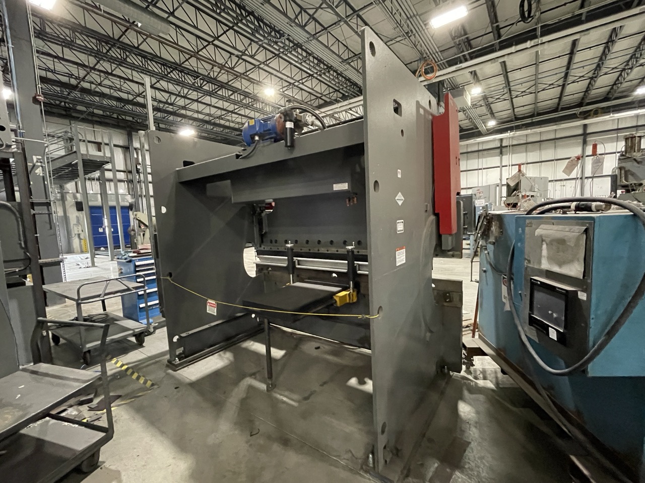 90 Ton x 10' CINCINNATI 90BX 10 CNC PRESS BRAKE, 2015 - X axis with Wilson tooling - Image 2