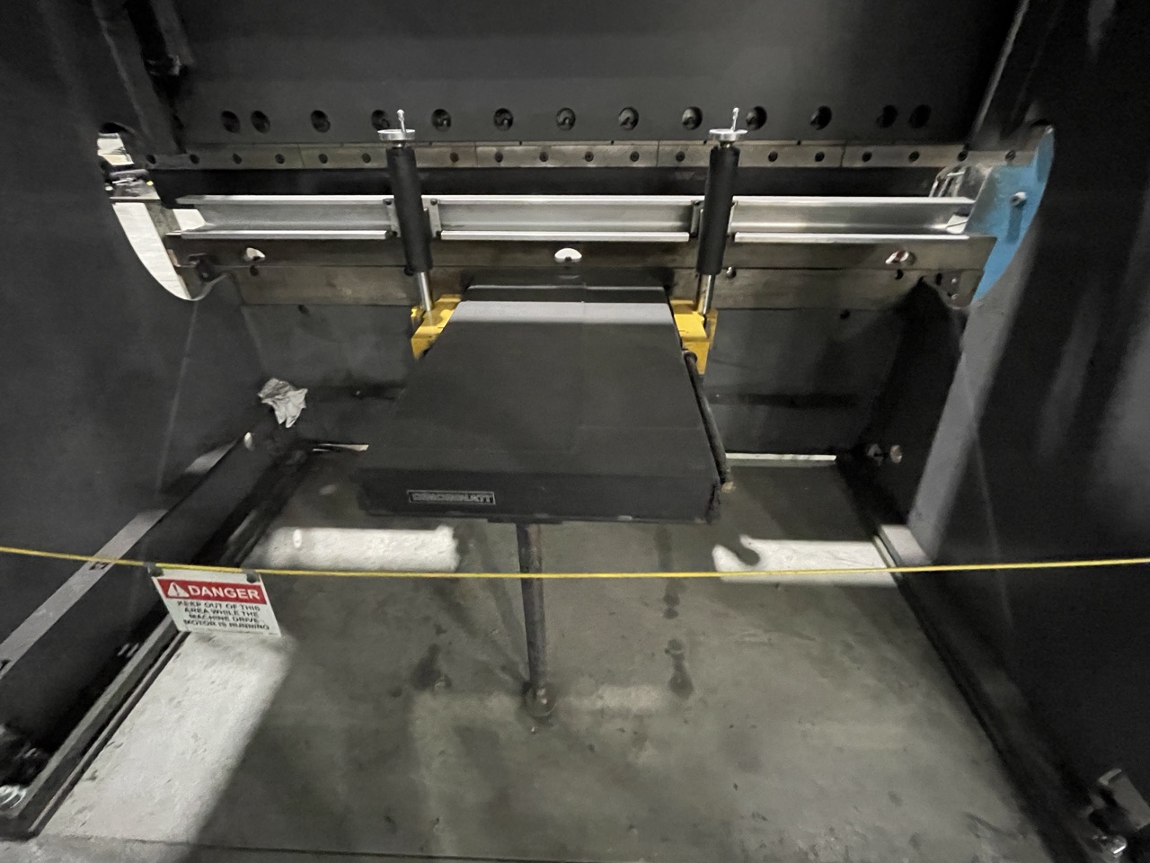 90 Ton x 10' CINCINNATI 90BX 10 CNC PRESS BRAKE, 2015 - X axis with Wilson tooling - Image 4