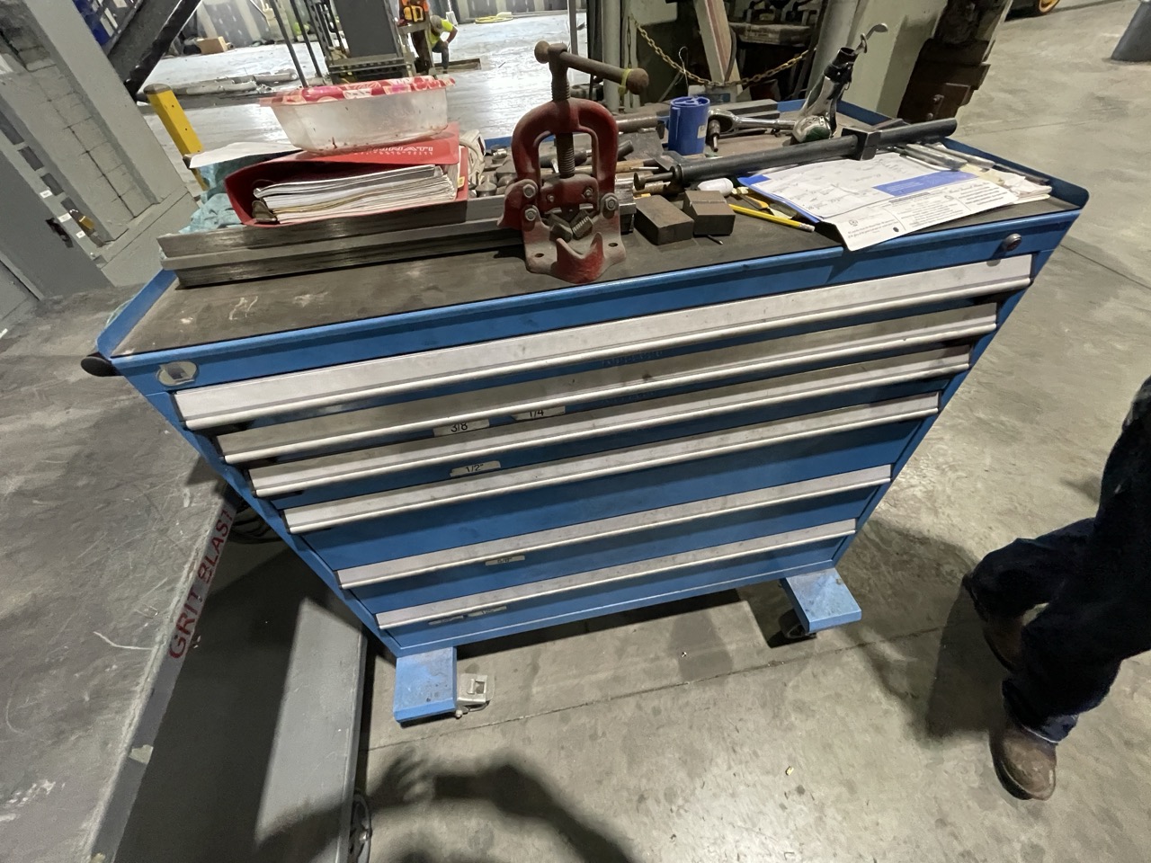 90 Ton x 10' CINCINNATI 90BX 10 CNC PRESS BRAKE, 2015 - X axis with Wilson tooling - Image 13