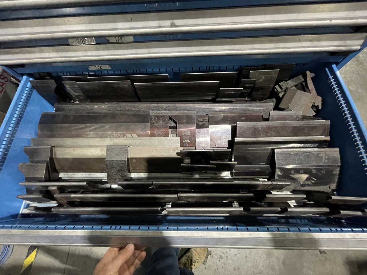 90 Ton x 10' CINCINNATI 90BX 10 CNC PRESS BRAKE, 2015 - X axis with Wilson tooling - Image 17