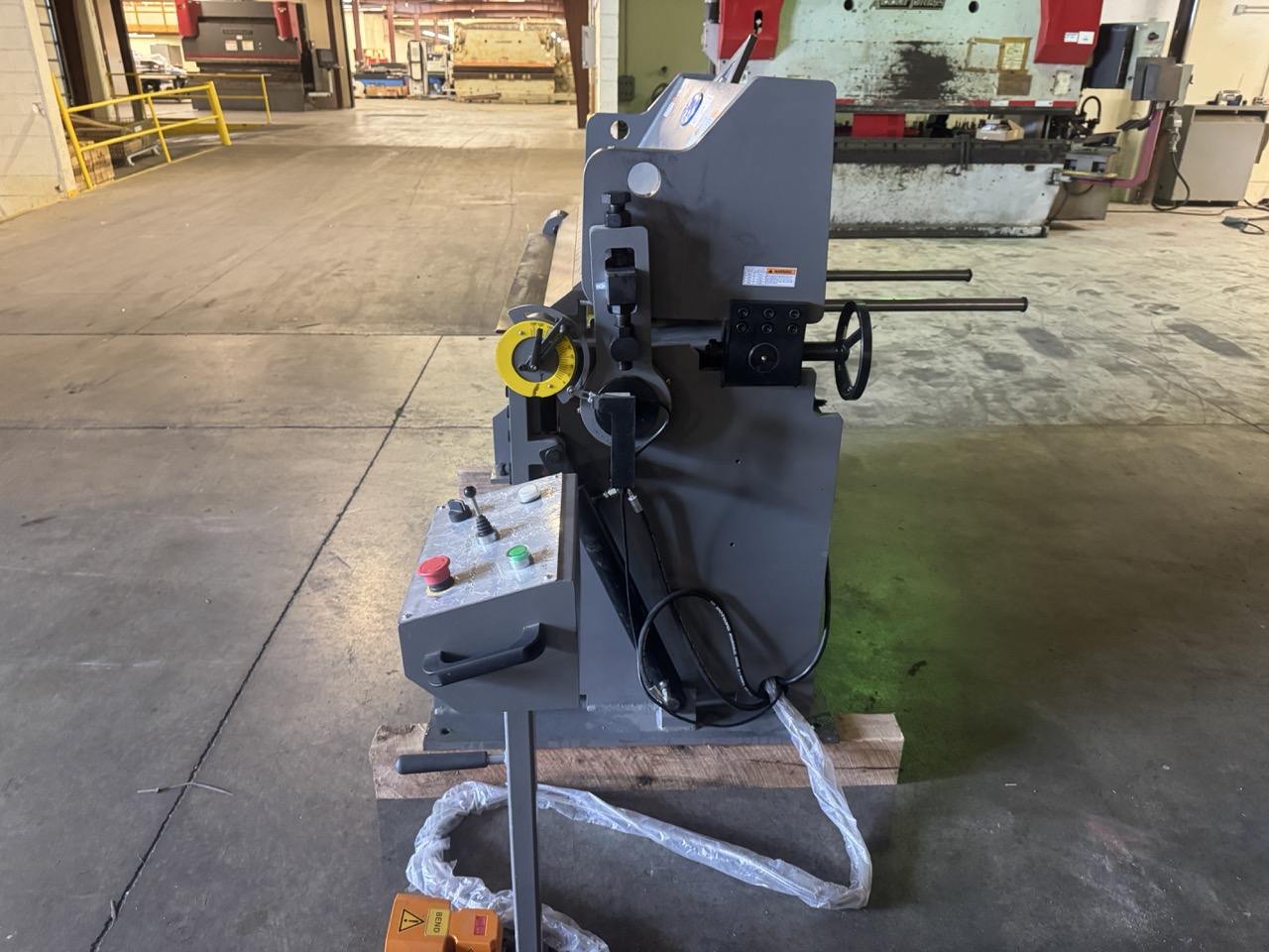 GMC Machinery HBB-0410 4' x 10-Gauge Heavy Duty Hydraulic Box & Pan Finger Brake, 2025 - Image 4