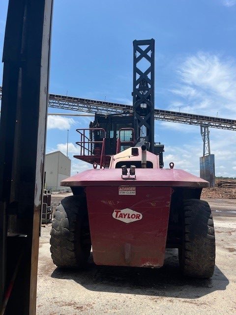 Taylor XLS1000 100,000 LB Diesel Log Stacker / Log Loader, 2021 – 24' Mast, Log Clamp - Image 3