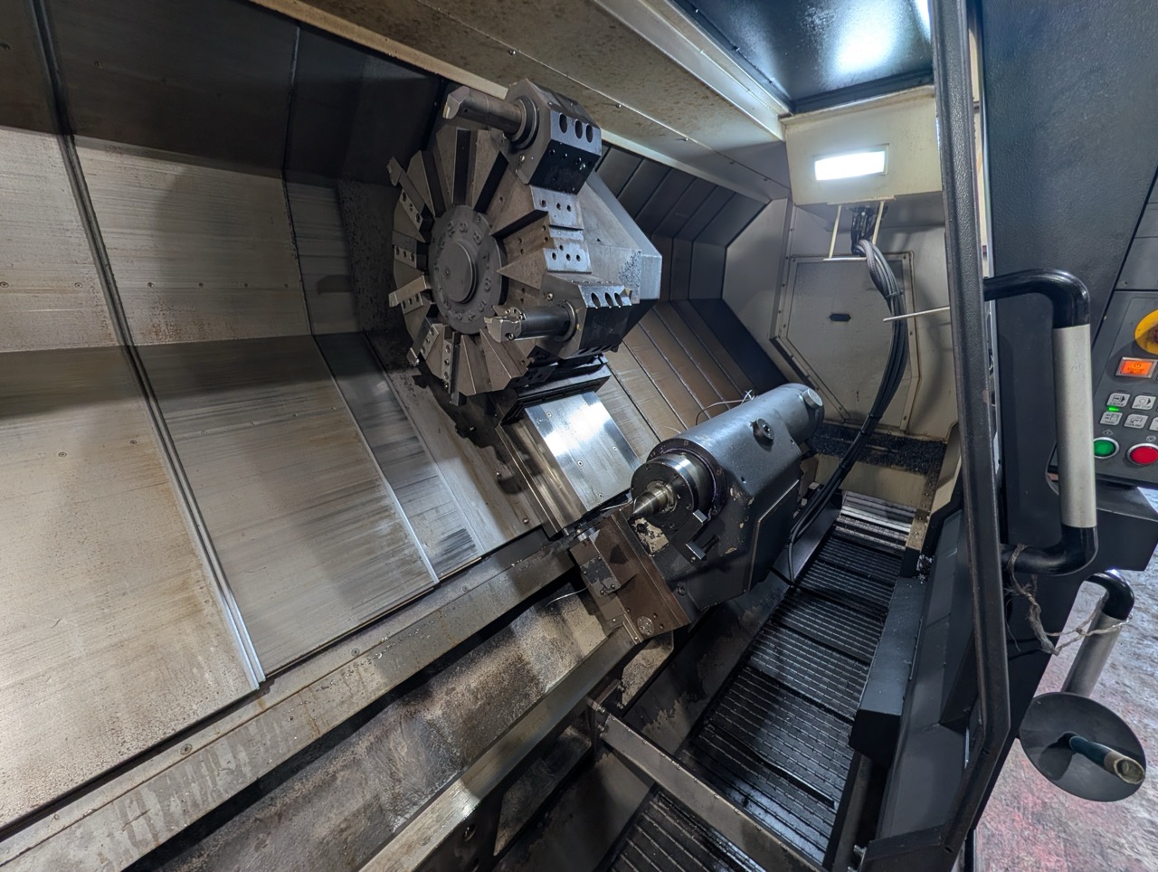 Hyundai Wia L400LC CNC Lathe, 2018 - Box Ways, Tailstock, Chip Conveyor - Image 6