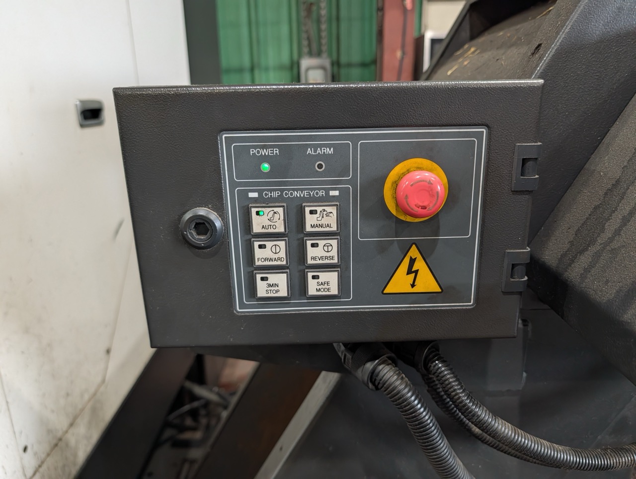 Hyundai Wia L400LC CNC Lathe, 2018 - Box Ways, Tailstock, Chip Conveyor - Image 11