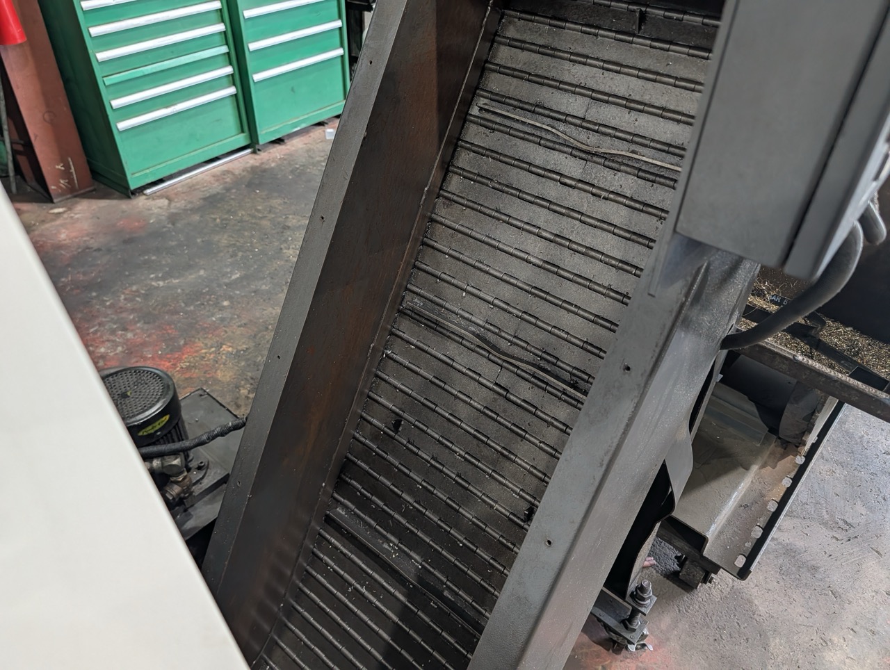 Hyundai Wia L400LC CNC Lathe, 2018 - Box Ways, Tailstock, Chip Conveyor - Image 12
