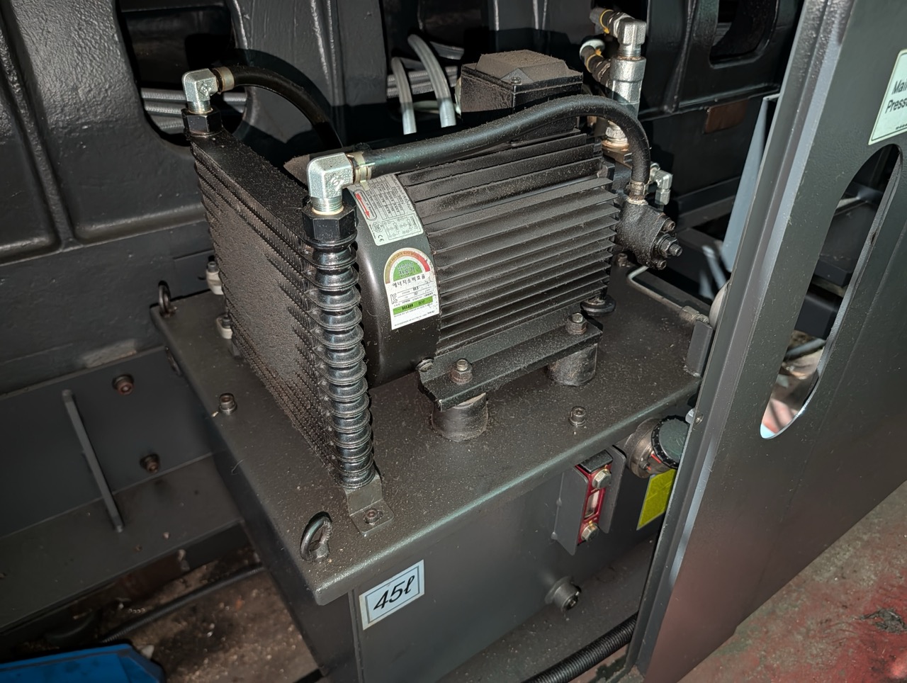 Hyundai Wia L400LC CNC Lathe, 2018 - Box Ways, Tailstock, Chip Conveyor - Image 17