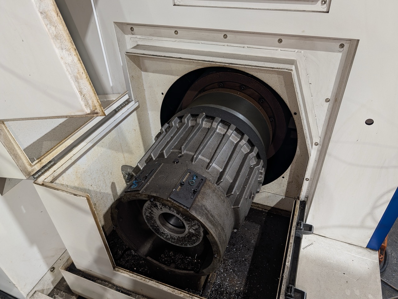 Hyundai Wia L400LC CNC Lathe, 2018 - Box Ways, Tailstock, Chip Conveyor - Image 26