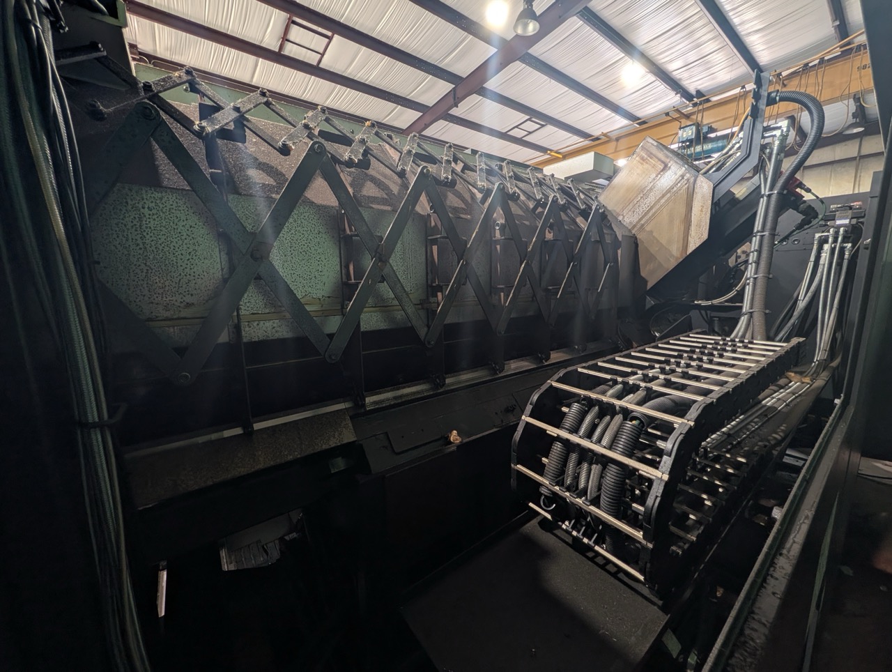 Hyundai Wia L400LC CNC Lathe, 2018 - Box Ways, Tailstock, Chip Conveyor - Image 37