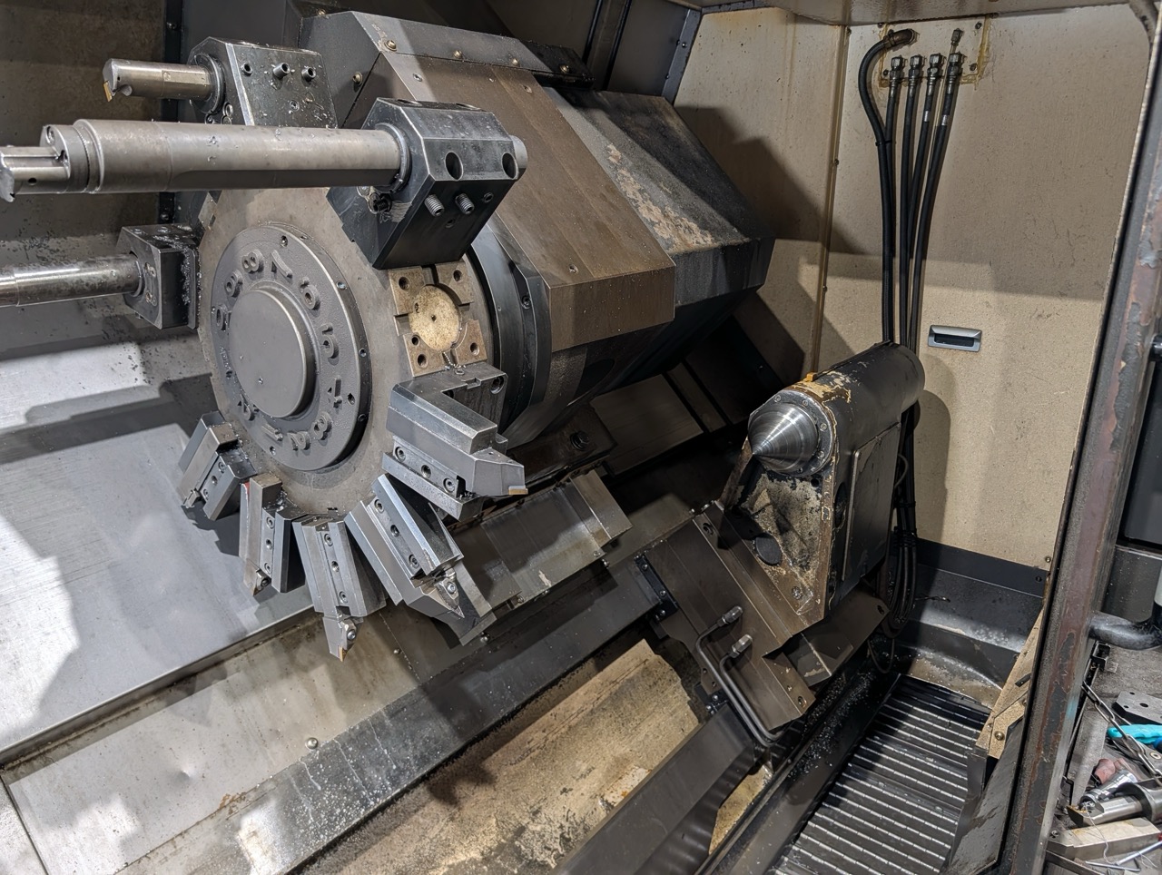 Hyundai Wia L300LMC CNC Lathe, 2018 - Live Tooling, Box Ways, Tailstock, C-Axis, Chip Conveyor - Image 11
