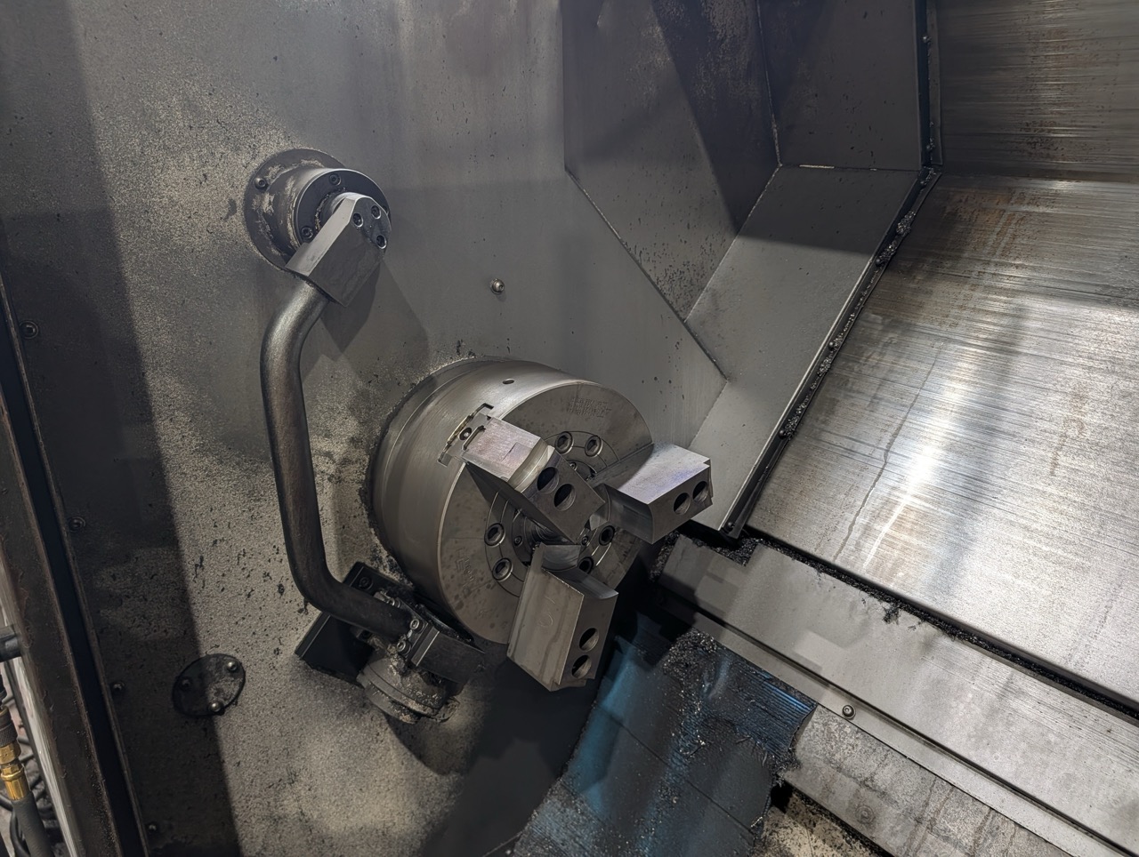 Hyundai Wia L300LMC CNC Lathe, 2018 - Live Tooling, Box Ways, Tailstock, C-Axis, Chip Conveyor - Image 12
