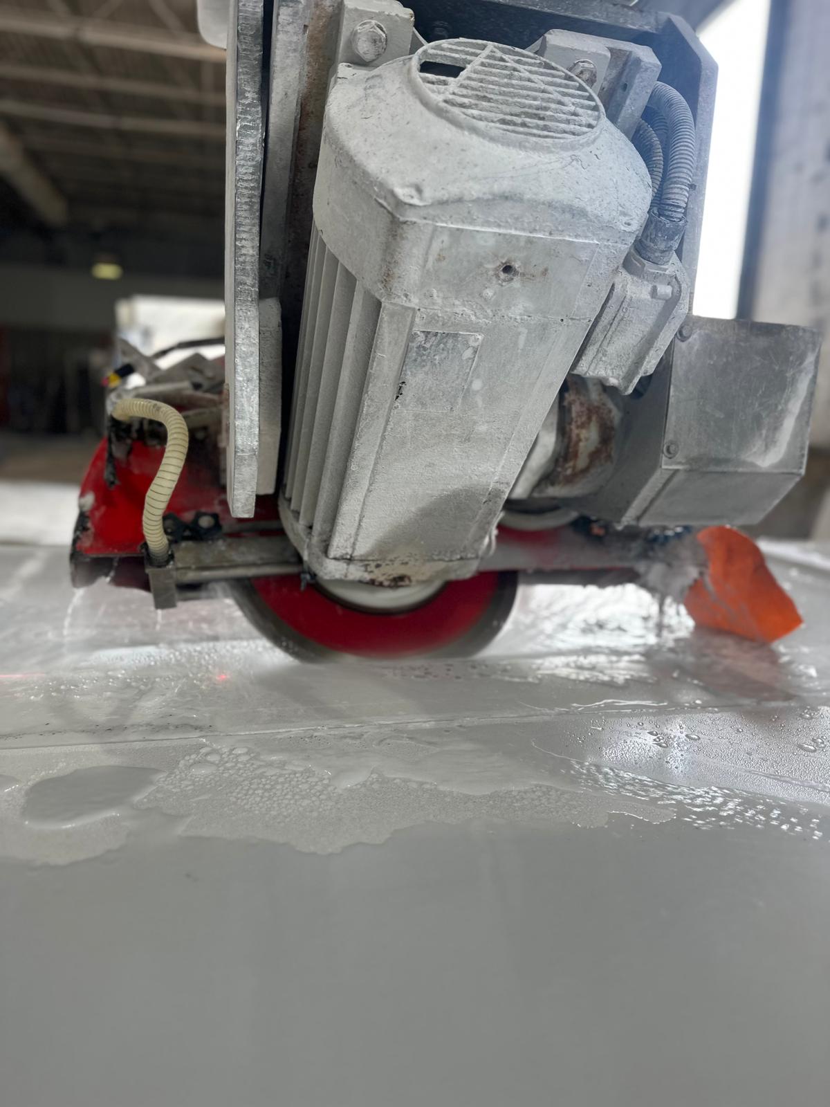 Sasso K600 5-Axis Bridge Style Stone Saw, 2015 - Image 3