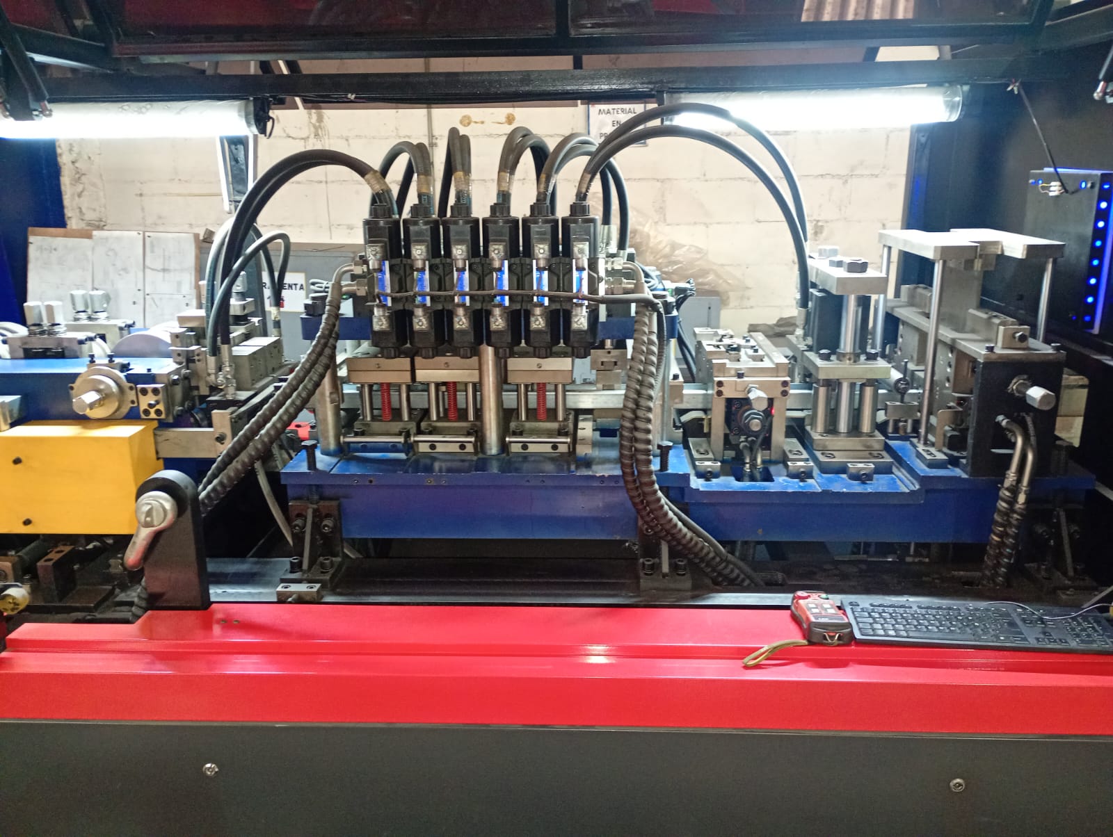 Xiamen MF1600T Roll Former, 2022 - Hydraulic Decoiler, CAD/CAM Integration, Multi‑Operation Tooling - Image 2