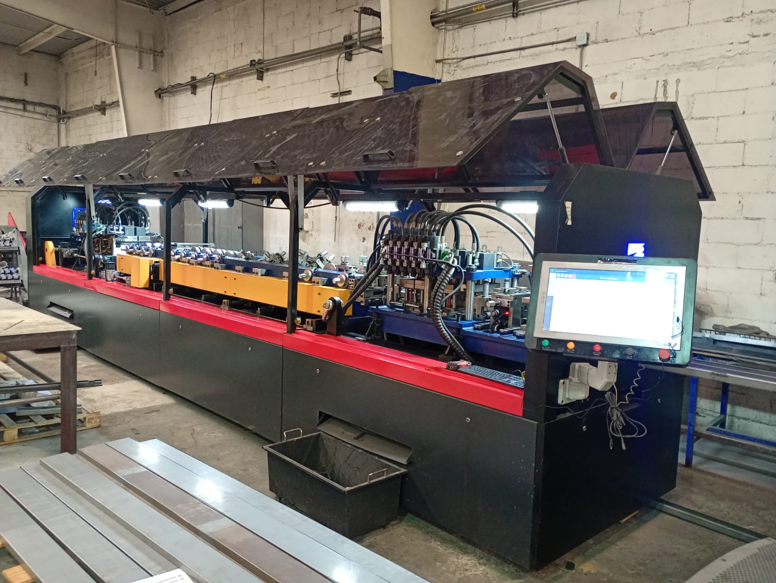 Xiamen MF1600T Roll Former, 2022 - Hydraulic Decoiler, CAD/CAM Integration, Multi‑Operation Tooling - Image 4
