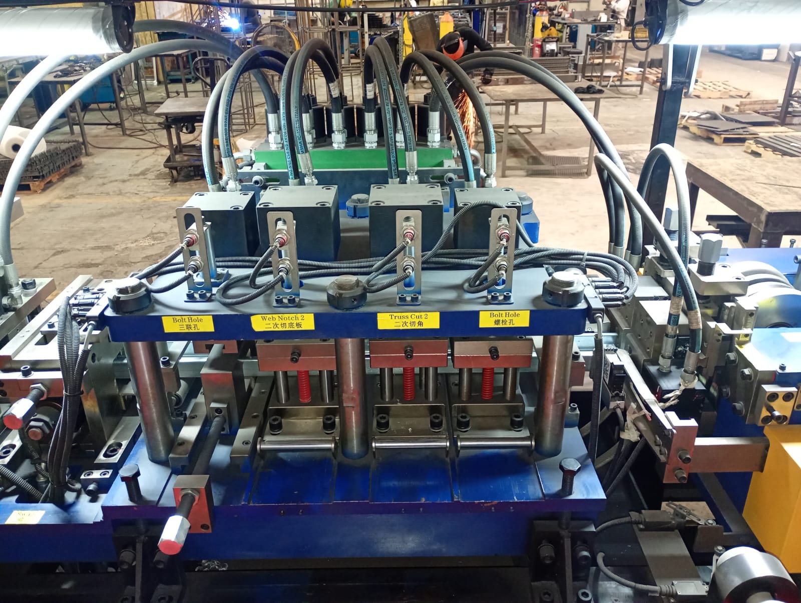 Xiamen MF1600T Roll Former, 2022 - Hydraulic Decoiler, CAD/CAM Integration, Multi‑Operation Tooling - Image 13