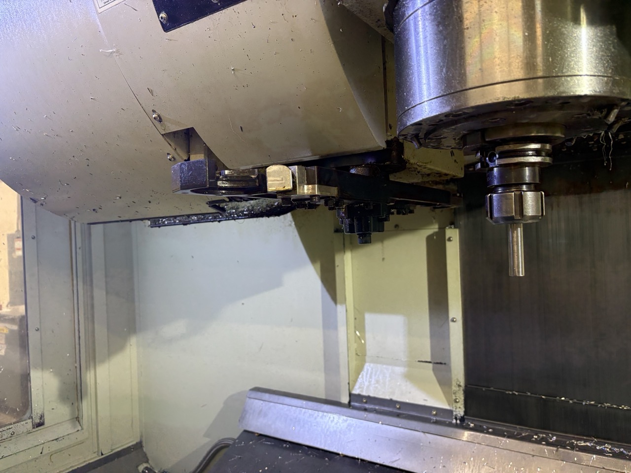 Hurco VMX-50 VMC, 2012 - WinMax Software, Chip Conveyor, Under Power - Image 2