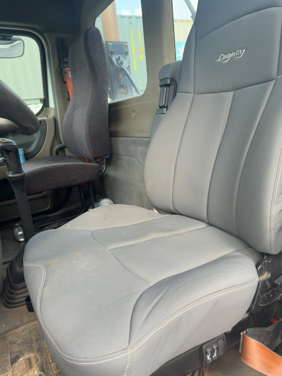 Freightliner Cascadia Day Cab Truck, 2012 - Image 23