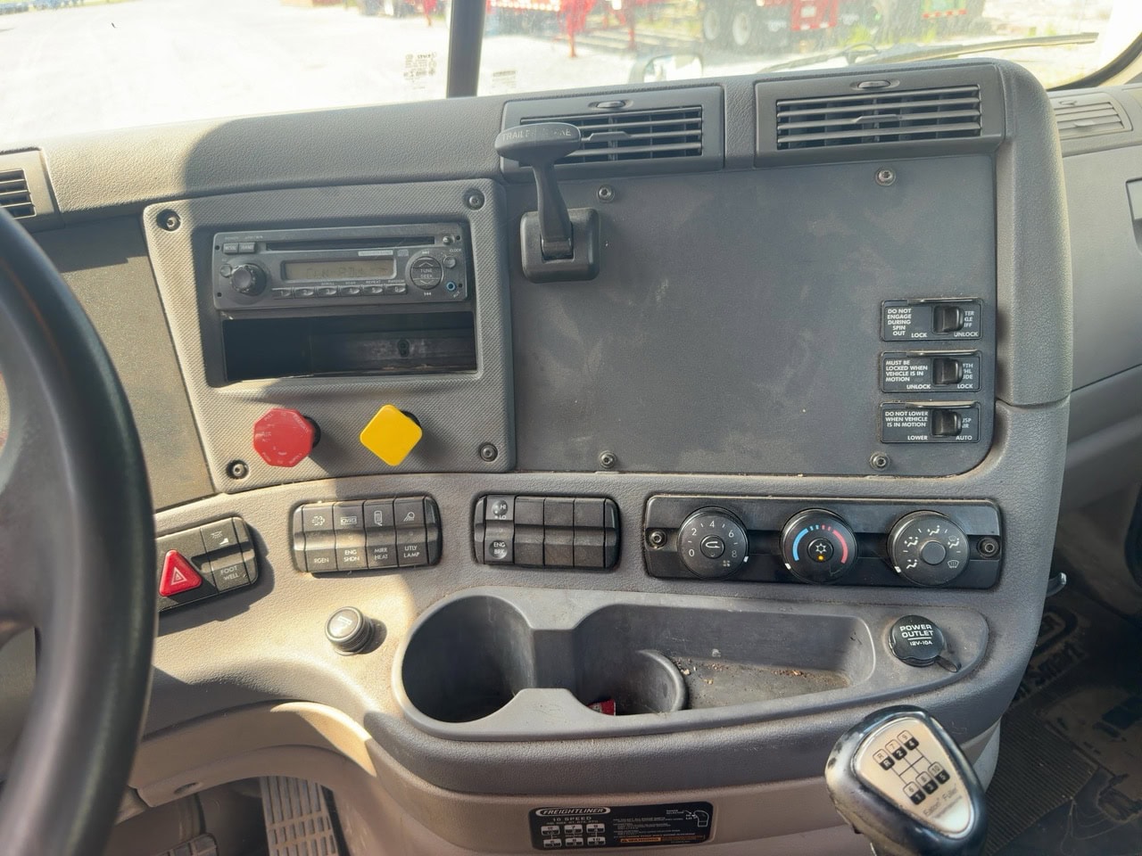 Freightliner Cascadia Day Cab Truck, 2012 - Image 28