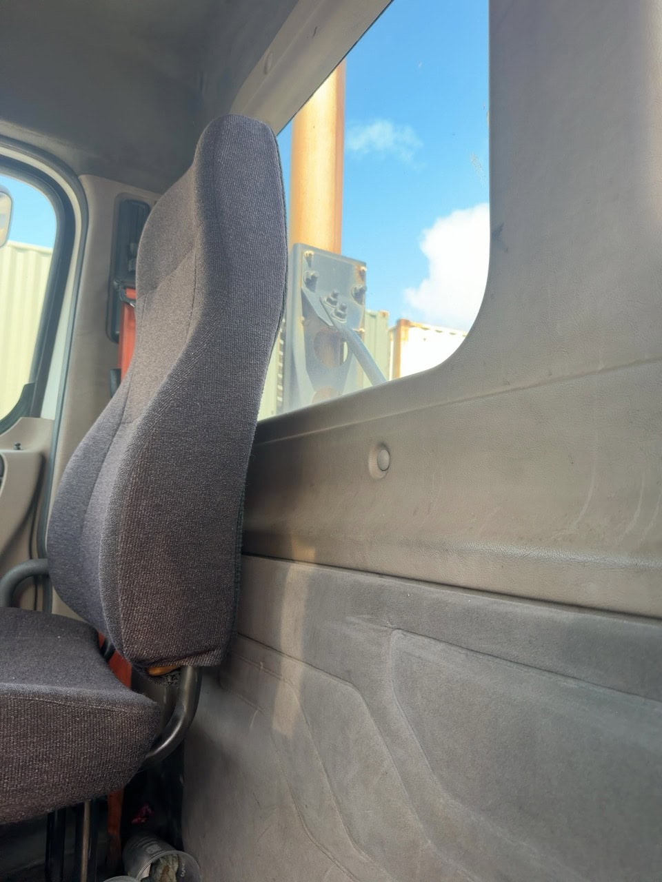 Freightliner Cascadia Day Cab Truck, 2012 - Image 31
