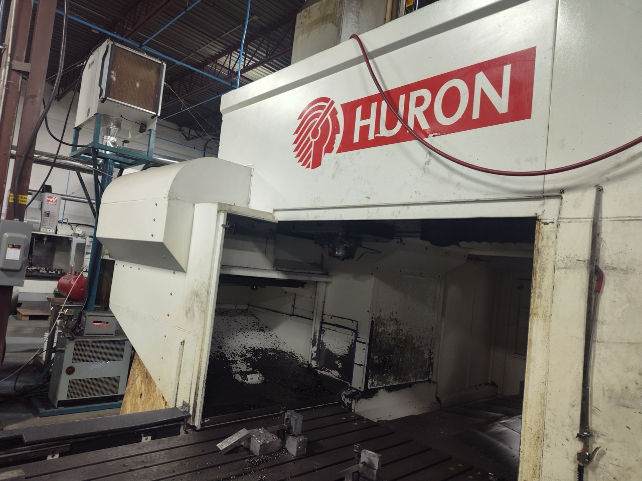 Huron NX40 Double Column Bridge Gantry Machining Center, 2013 - J30 High Pressure Through Spindle Coolant System, Chip Conveyor, Tooling, Siemens Sinumerik Control - Image 4