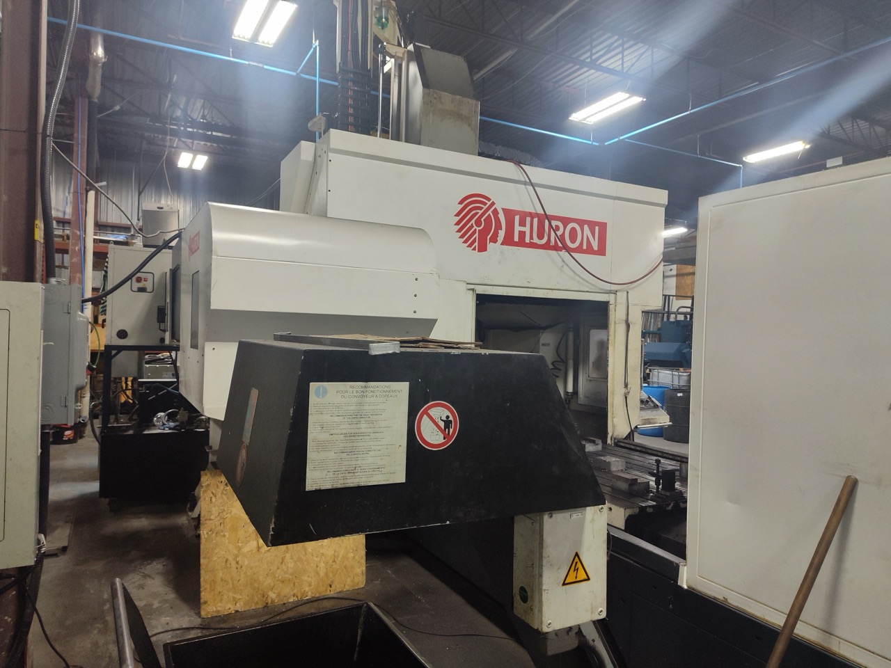 Huron NX40 Double Column Bridge Gantry Machining Center, 2013 - J30 High Pressure Through Spindle Coolant System, Chip Conveyor, Tooling, Siemens Sinumerik Control - Image 10
