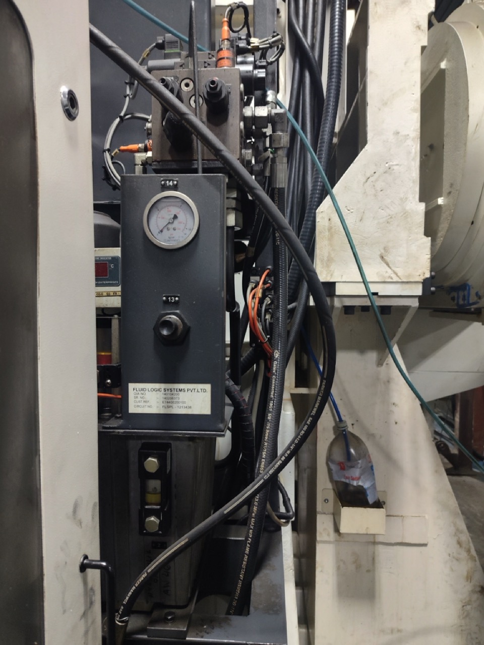 Huron NX40 Double Column Bridge Gantry Machining Center, 2013 - J30 High Pressure Through Spindle Coolant System, Chip Conveyor, Tooling, Siemens Sinumerik Control - Image 13
