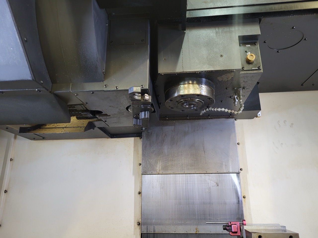 Hyundai WIA KF5600 VMC, 2018 - Fanuc, High Pressure Coolant, Chiller, Conveyor, Low Hours - Image 6