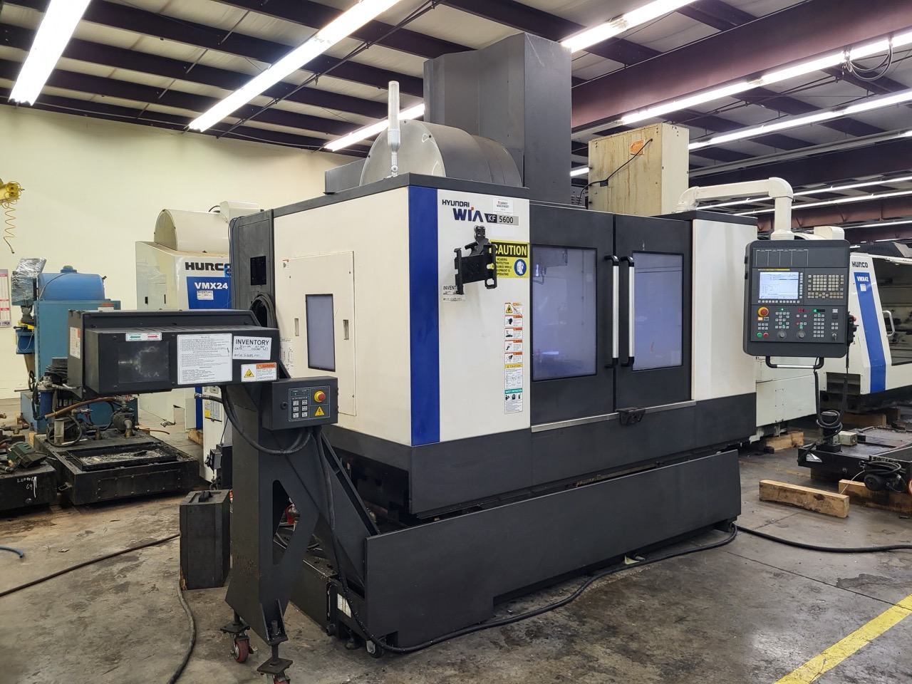 Hyundai WIA KF5600 VMC, 2018 - Fanuc, High Pressure Coolant, Chiller, Conveyor, Low Hours - Image 11