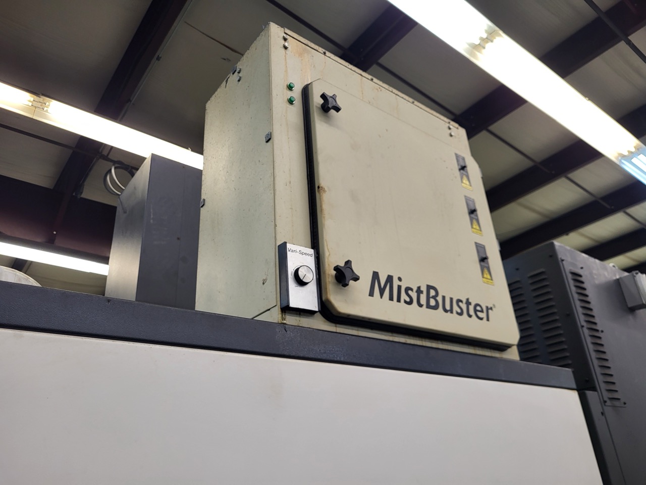 Hyundai WIA KF5600 VMC, 2018 - Fanuc, High Pressure Coolant, Chiller, Conveyor, Low Hours - Image 15
