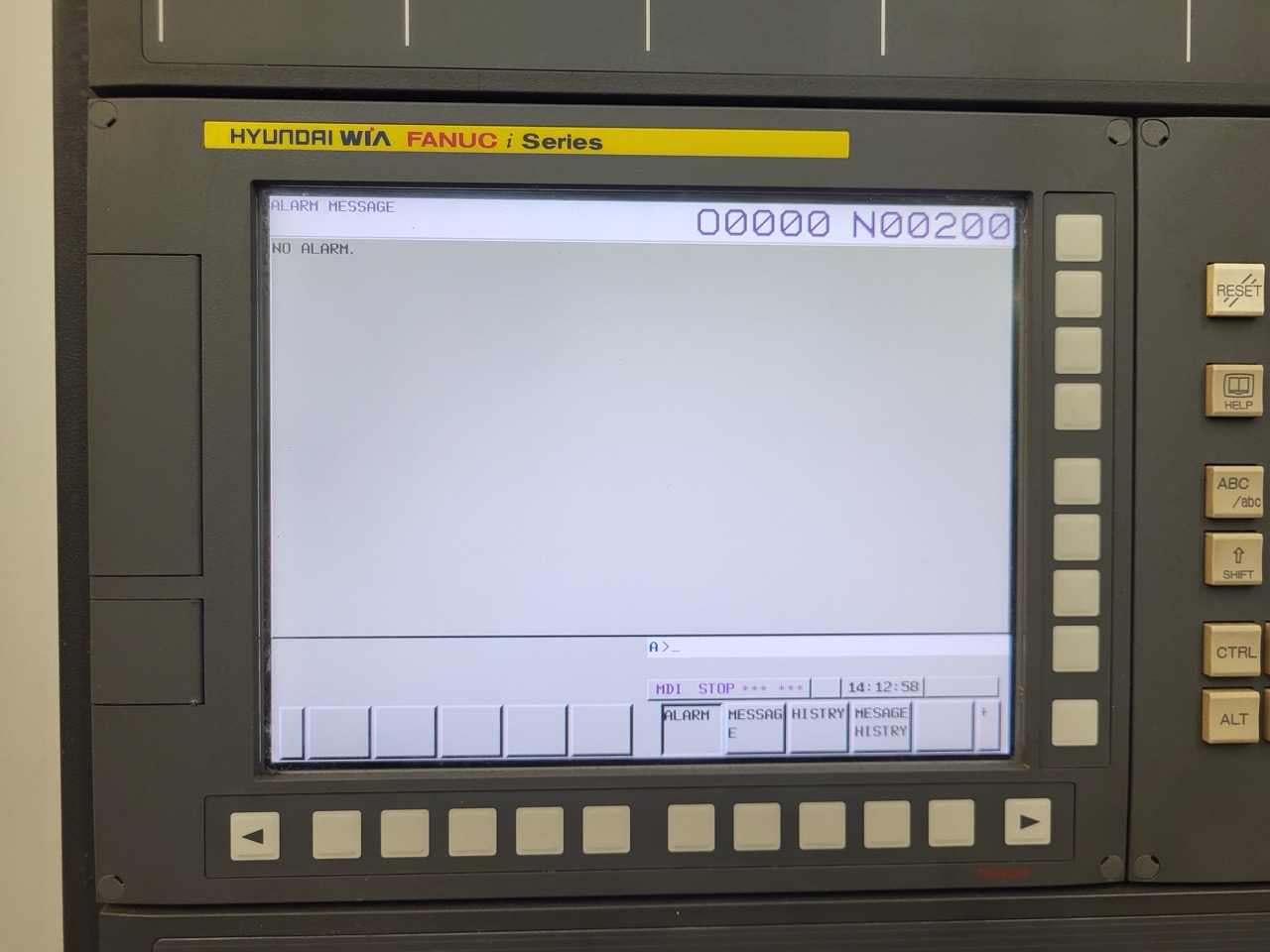 Hyundai WIA KF5600 VMC, 2018 - Fanuc, High Pressure Coolant, Chiller, Conveyor, Low Hours - Image 20
