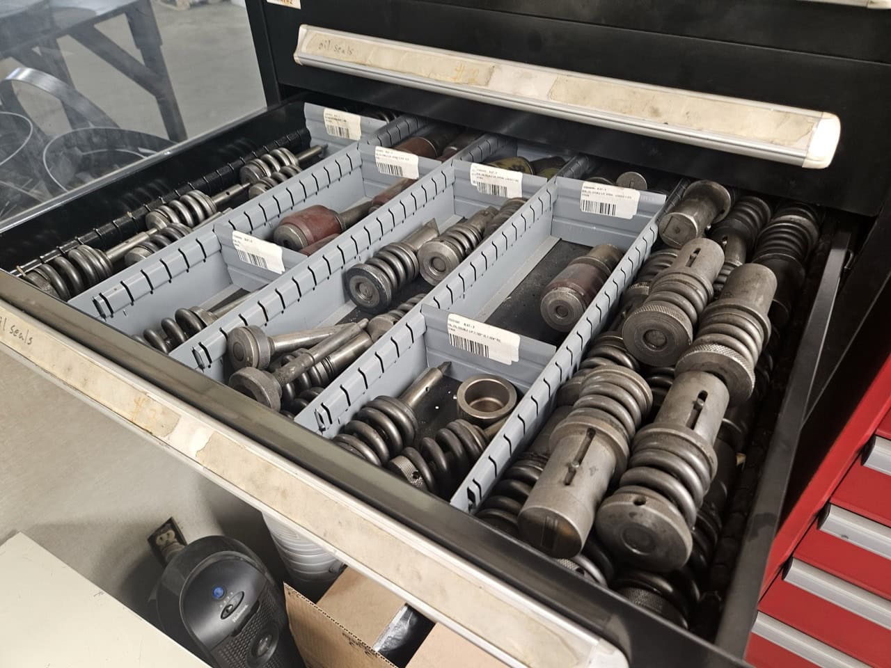 40 Ton Strippit Super 750 SG Turret Punch - Tooling - Image 3