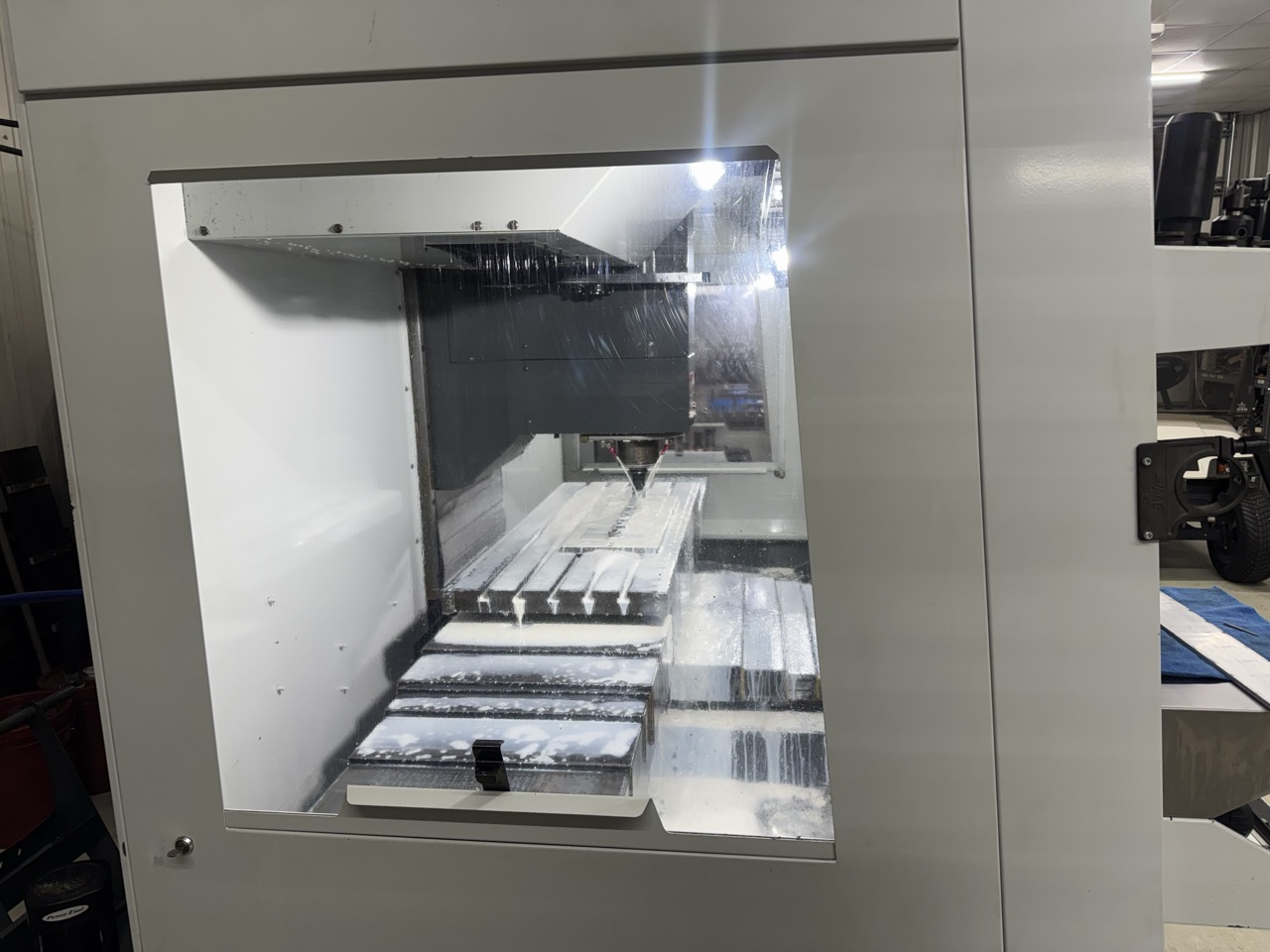 Haas VF-4 VMC, 2024 - 4th Axis Ready, Rigid Tap, High Speed Machining, Chip Auger - Image 5