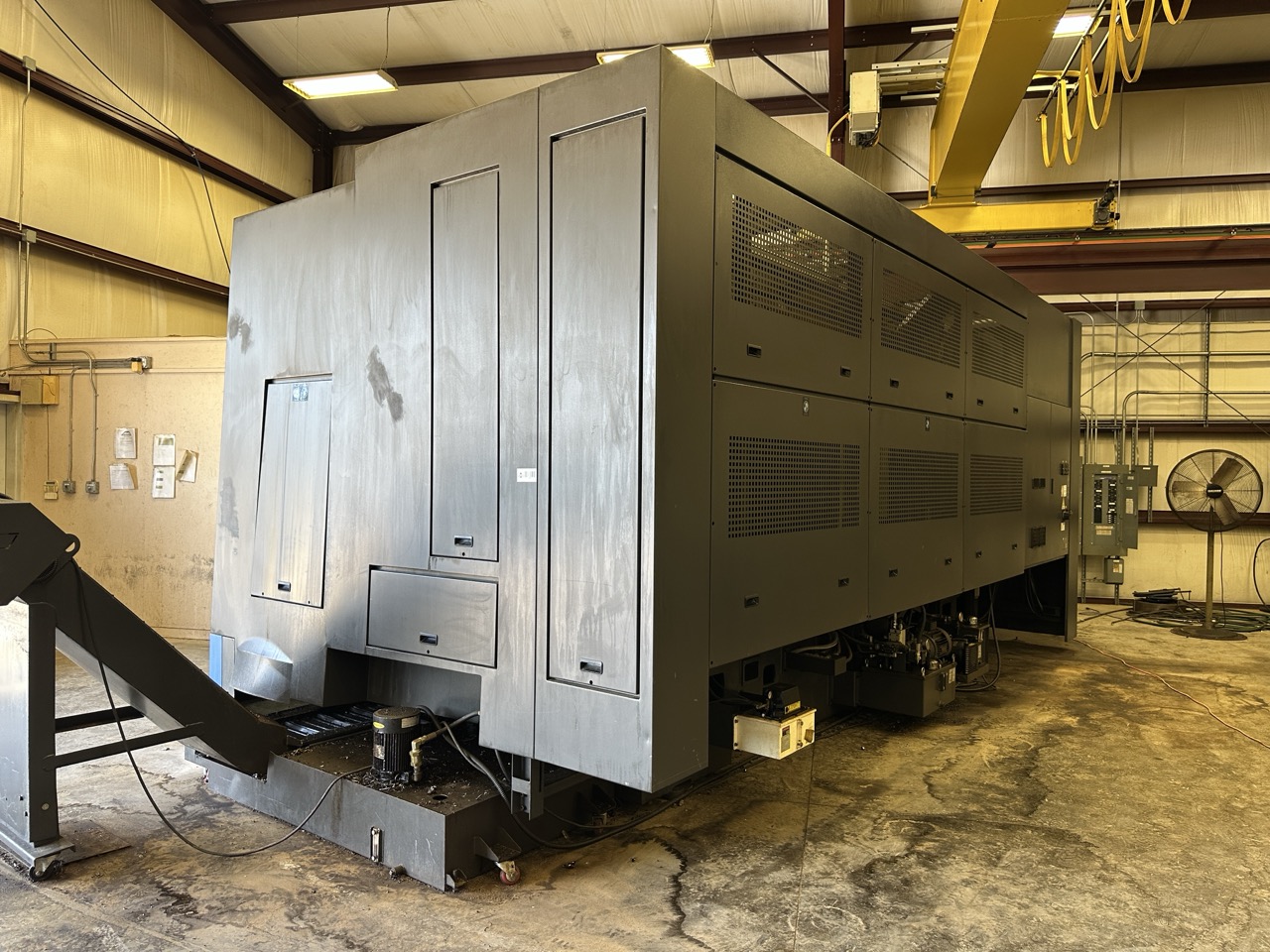 Hwacheon Hi-Tech 850L CNC Lathe, 2013 - 32" Chuck, Tailstock, Chip Conveyor, Tool Presetter - Image 6